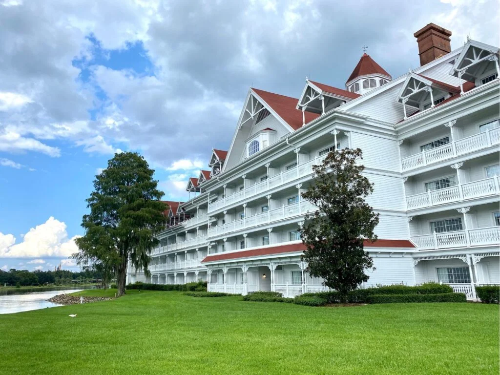 Disney's Grand Floridian guest room building exterior from the resort Walkway
