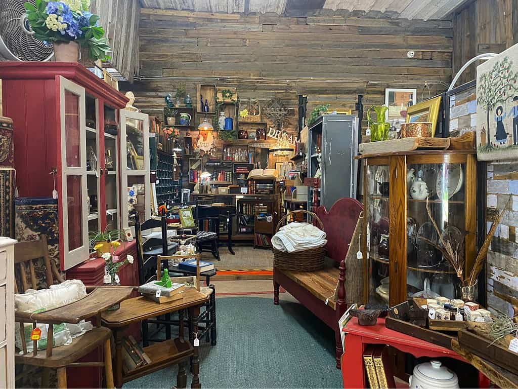 Old Red Barn in Geneva Florida, displays and shelves Antique Shopping 