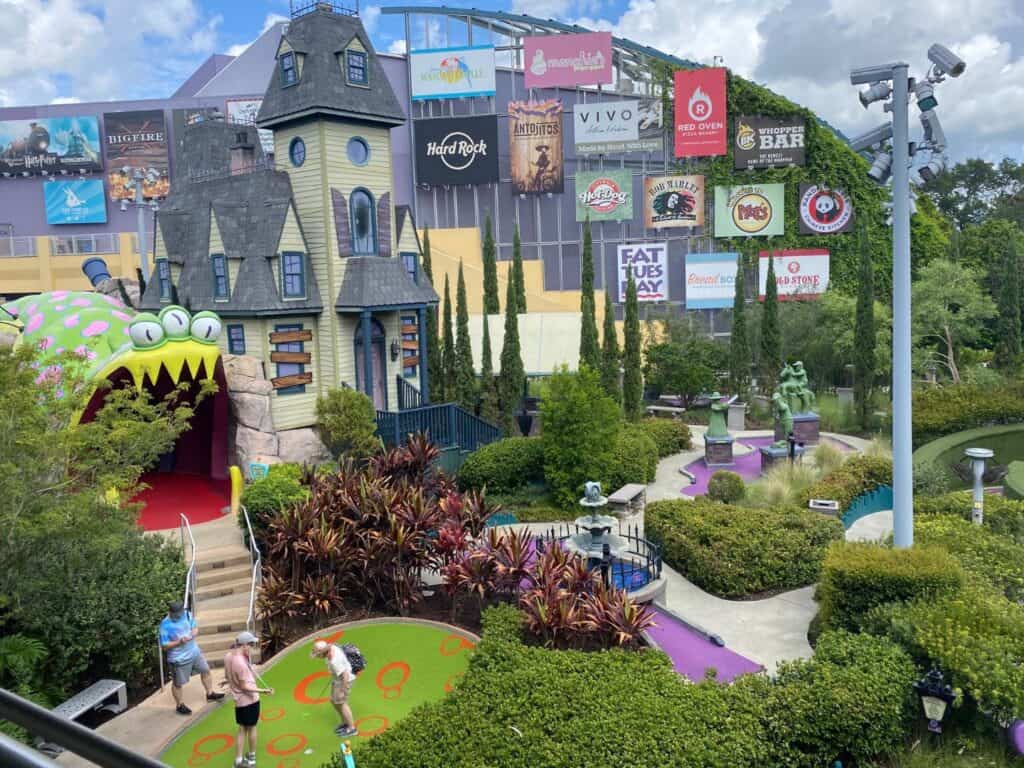 Hollywood-Drive-In-Golf-Universal-CityWalk-with-Kids-by-Dani-Meyering