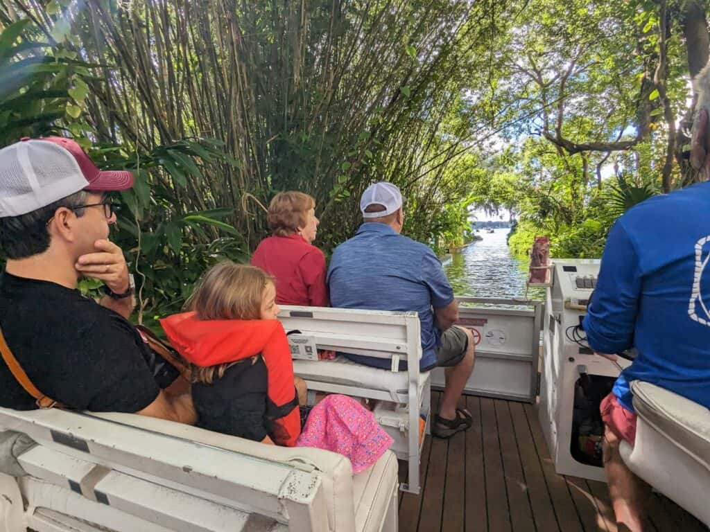 Image of a boat full of people on the Winter Park Boat Tour
