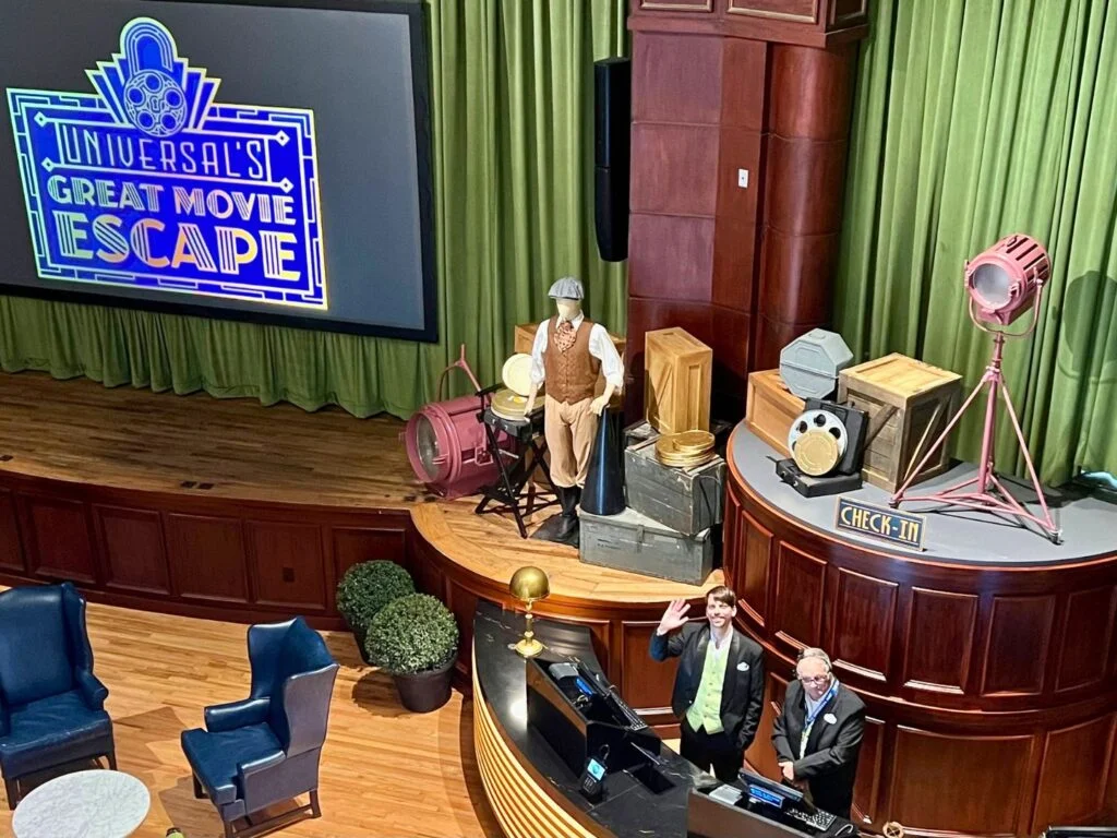 lobby area of great movie escape at universal orlando citywalk