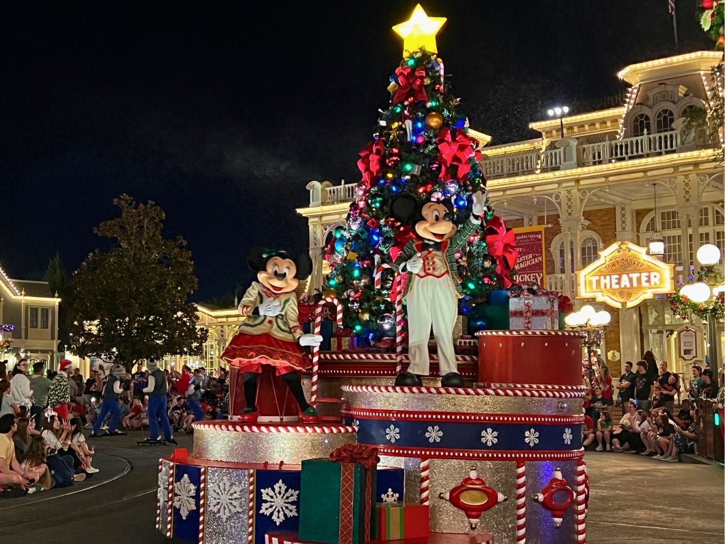 5 Expert Tips for Viewing Mickey’s Once Upon a Christmas Parade with