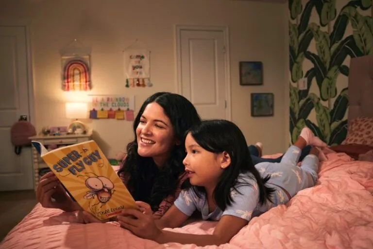 New Worlds Reading mom with daughter reading on bed - image provided by New Worlds Reading Florida