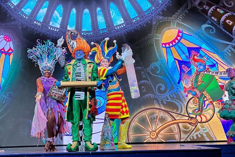 Pomp character center stage Pomp, Snow, and Cirqueumstance at Gaylord Palms - image by Dani Meyering