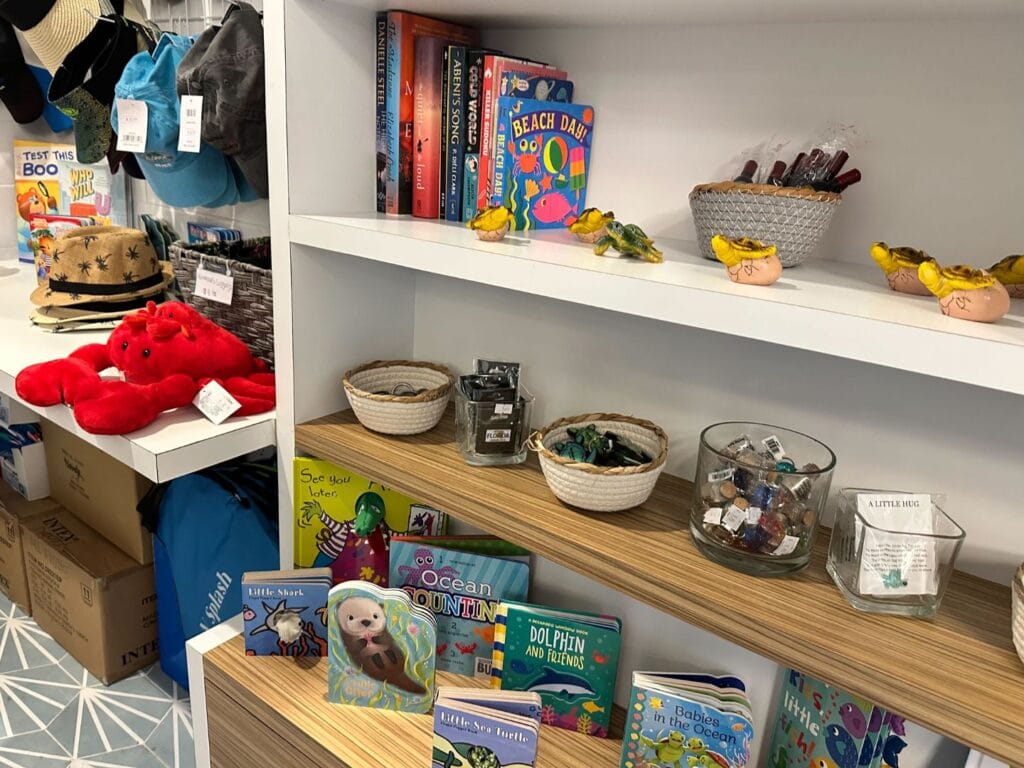 Sundry Shop Embassy Suites Deerfield Beach - image by Dani Meyering