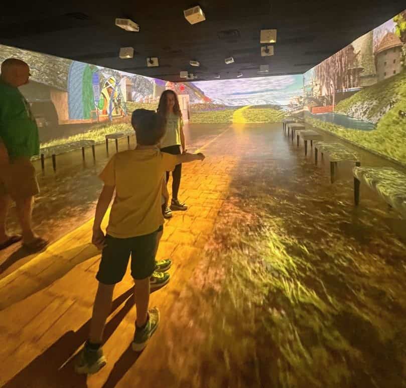 Wizard-of-Oz-Museum-360-Room-Michelle-Spitzer - Orlando Parenting Magazine Wizard of Oz Museum near Cocoa beach Florida 360 projection Room