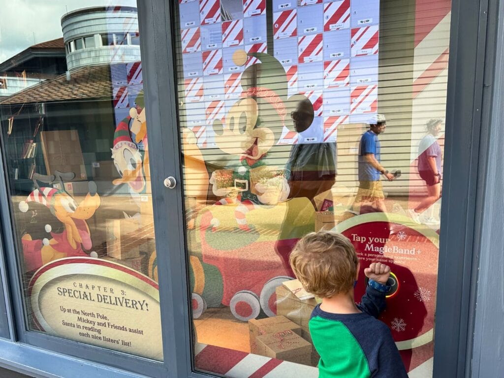 MagicBand+ Interactive Windows at World of Disney Store 