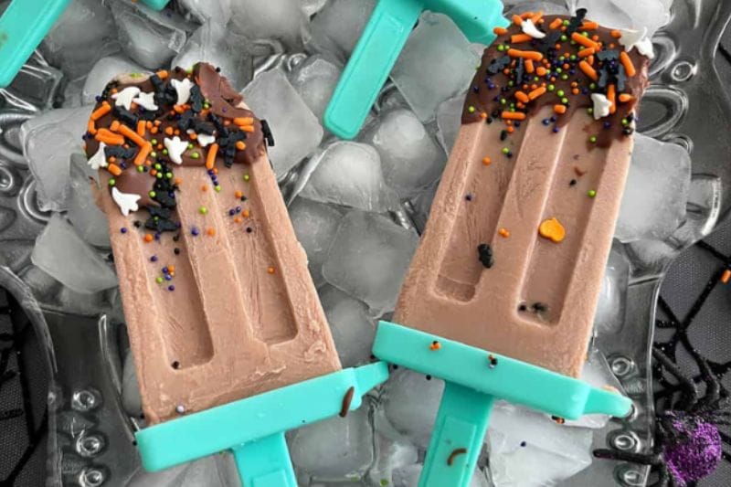 Last Minute Halloween Snack Recipe chocolate milk popsicle - from Florida Milk